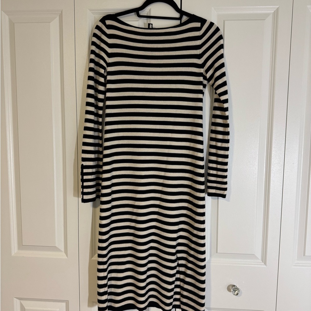 Ann Taylor Black and White Sheath Dress Long Sleeve Crew Neck